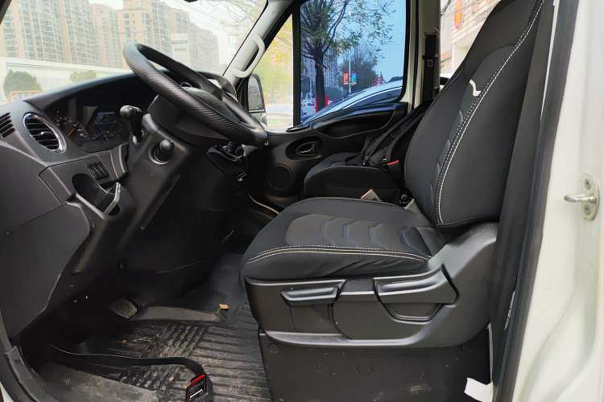 Used Iveco Eurocargo 2021 3.0T Automatic Chao Rui Short Wheelbase Low-Roof Side-Sliding Door F1C Left Front Seat