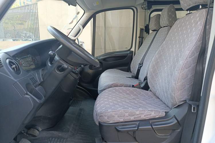 Used Iveco Eurocargo 2021 2.0T Manual Super-Rui Short Wheelbase Low-Roof Side-Hinged Door F1A Left Front Seat