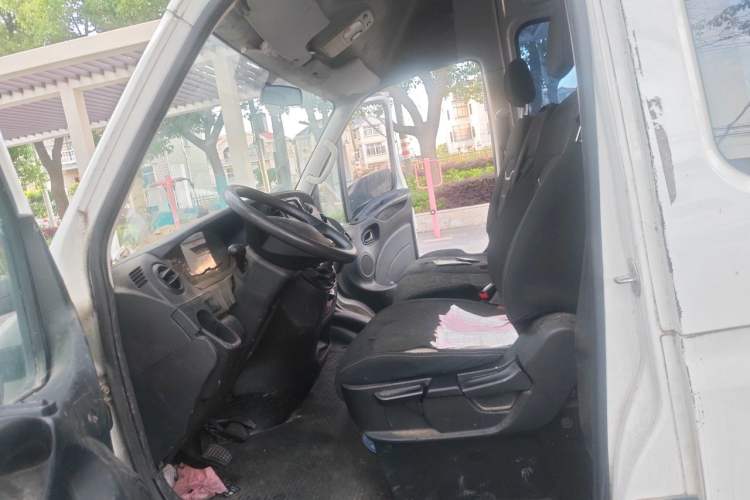 Used Iveco Eurocargo 2021 2.0T Manual Super Rui Long Wheelbase Short Overhang High Roof Side-Sliding Door F1A Left Front Seat