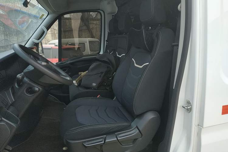 Used Iveco Eurocargo 2021 2.0T Manual - Yunrui Short Wheelbase Low-Roof Side-Sliding Door F1A Left Front Seat