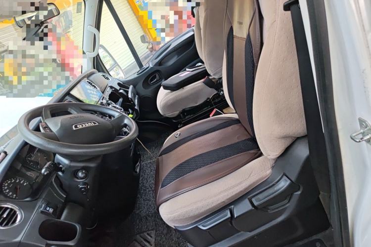 Used Iveco Eurocargo 2021 3.0T Automatic Chao Rui Short Wheelbase Low-Roof Side-Sliding Door F1C Left Front Seat