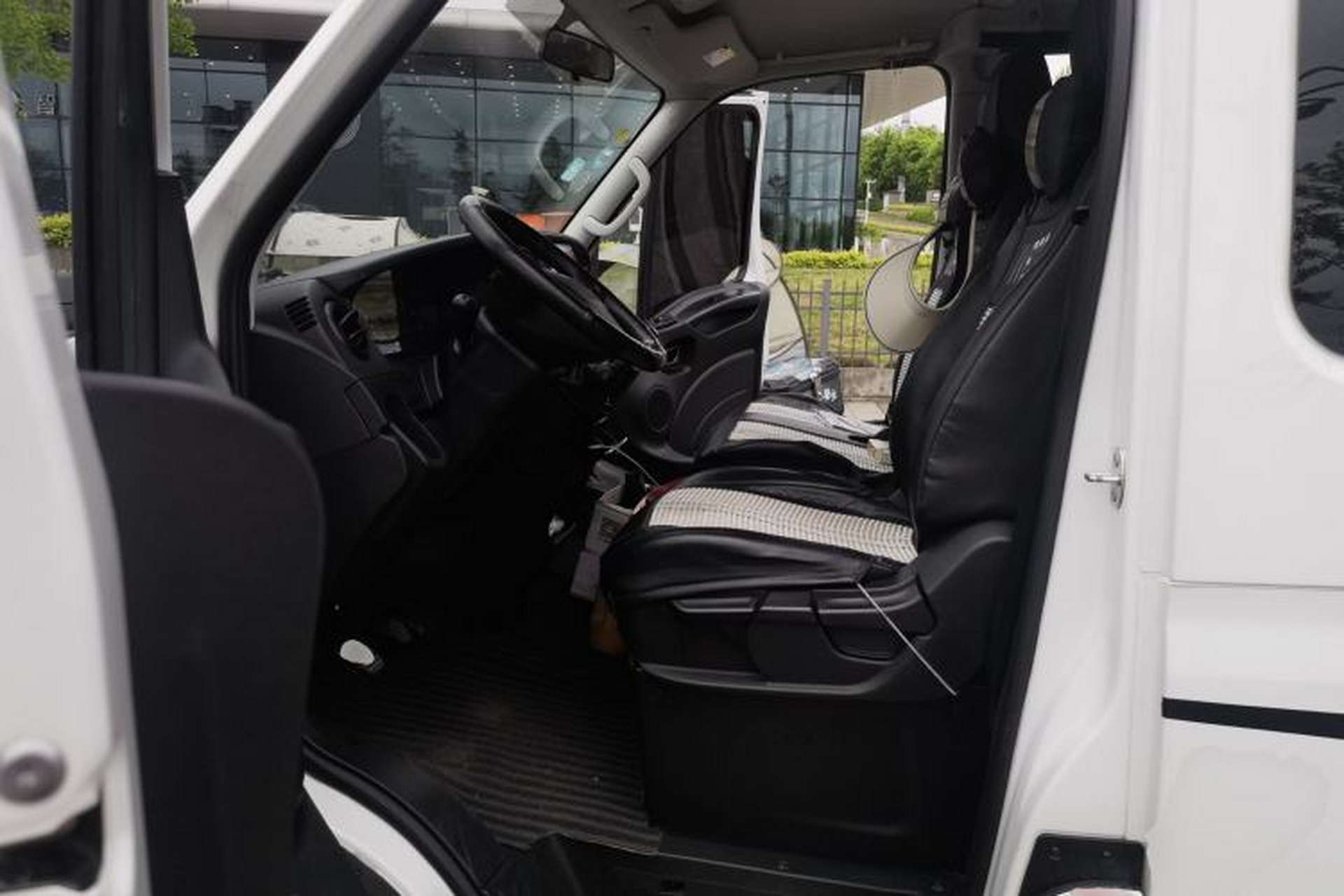 Used Iveco Eurocargo 2021 2.0T Manual Super-Rui Short Wheelbase Low-Roof Side-Hinged Door F1A Left Front Seat