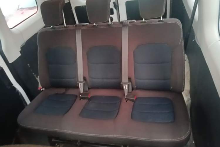 Used Iveco Eurocargo 2021 2.0T Manual Super-Rui Short Wheelbase Low-Roof Side-Hinged Door F1A Left Rear Seat