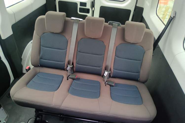 Used Iveco Eurocargo 2021 2.0T Manual Super-Rui Short Wheelbase High-Roof Side-Sliding Door F1A Left Rear Seat