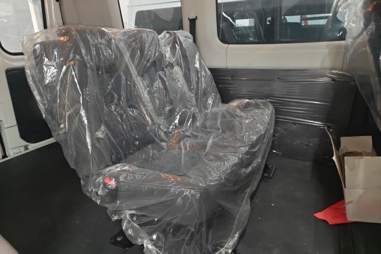 Used Iveco Eurocargo 2021 2.0T Manual Super-Rui Short Wheelbase High-Roof Side-Sliding Door F1A Left Rear Seat