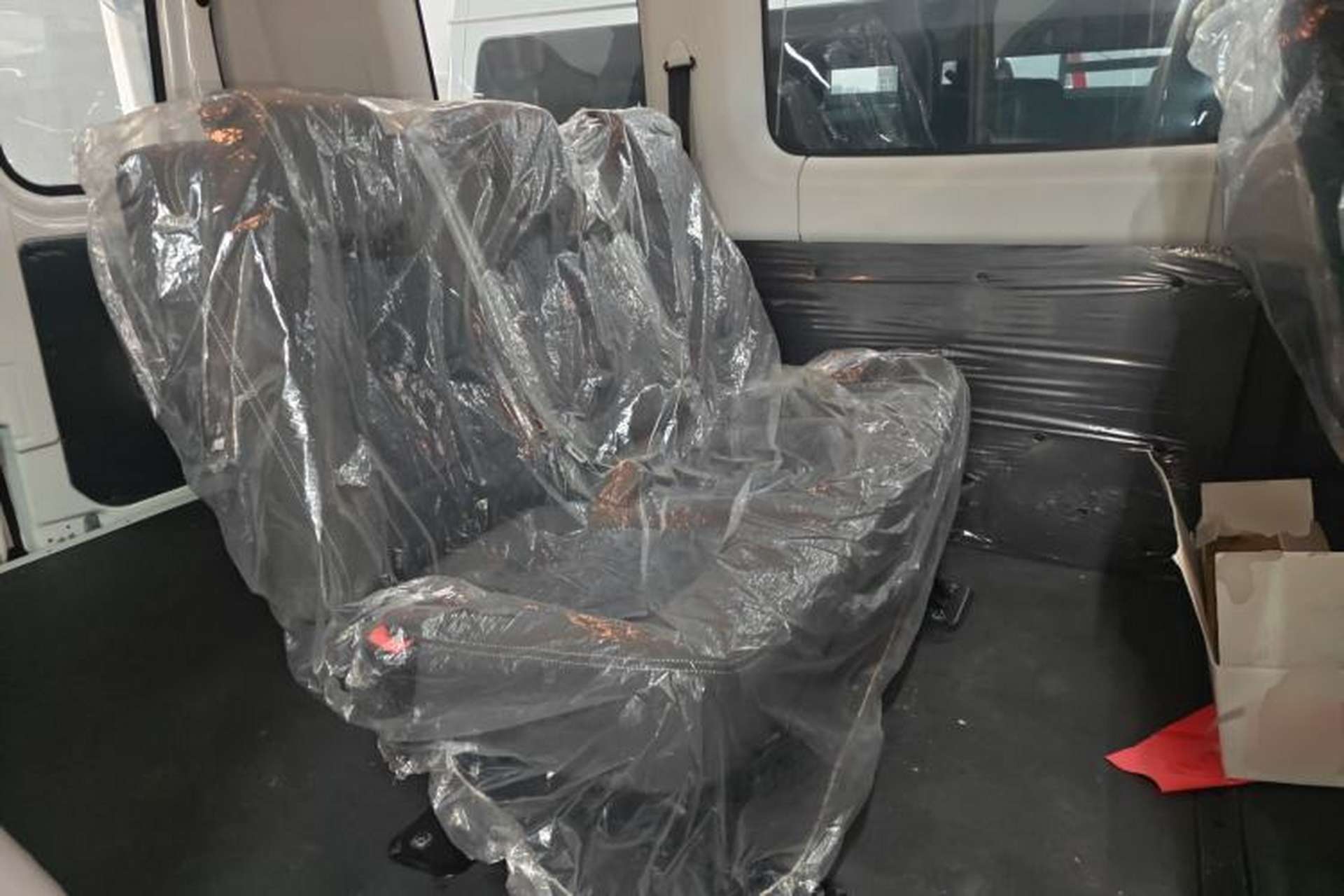 Used Iveco Eurocargo 2021 2.0T Manual Super-Rui Short Wheelbase High-Roof Side-Sliding Door F1A Left Rear Seat