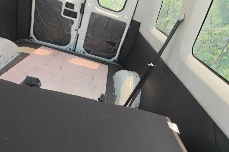 Used Iveco Eurocargo 2021 2.0T Manual Super-Rui Short Wheelbase High-Roof Side-Sliding Door F1A Left Rear Seat