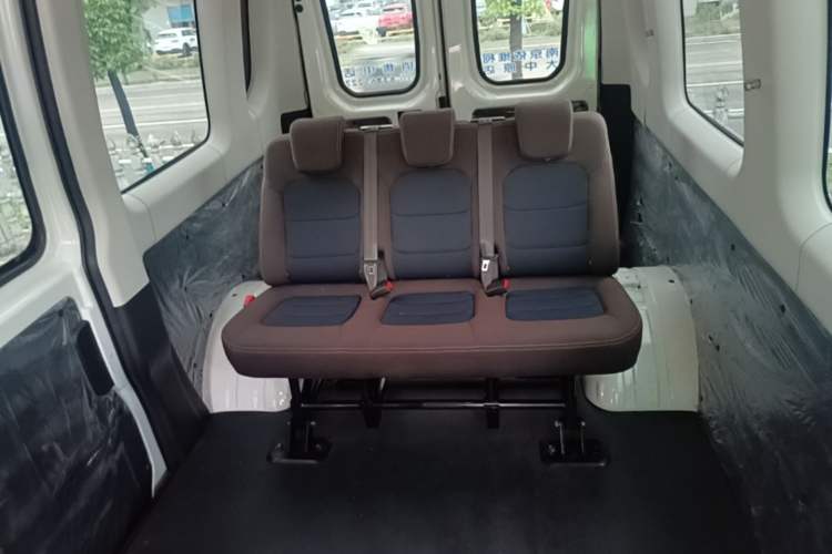 Used Iveco Eurocargo 2021 2.0T Manual Super Rui Long Wheelbase Short Overhang High Roof Side-Sliding Door F1A Left Rear Seat