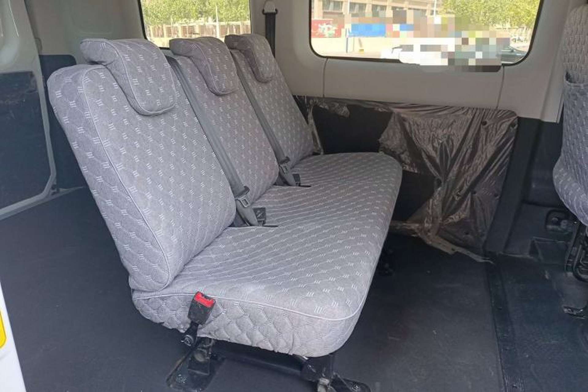Used Iveco Eurocargo 2021 2.0T Manual Super-Rui Short Wheelbase Low-Roof Side-Hinged Door F1A Left Rear Seat