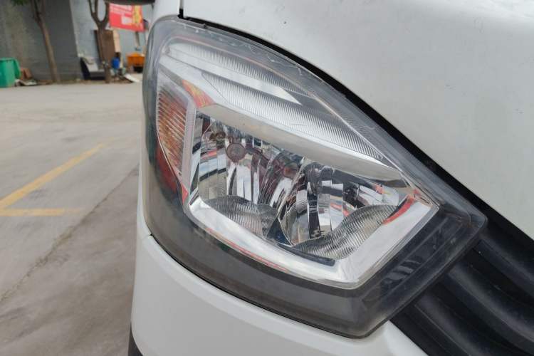 Used Iveco Eurocargo 2021 2.0T Manual Super-Rui Short Wheelbase Low-Roof Side-Hinged Door F1A Right Front Headlight