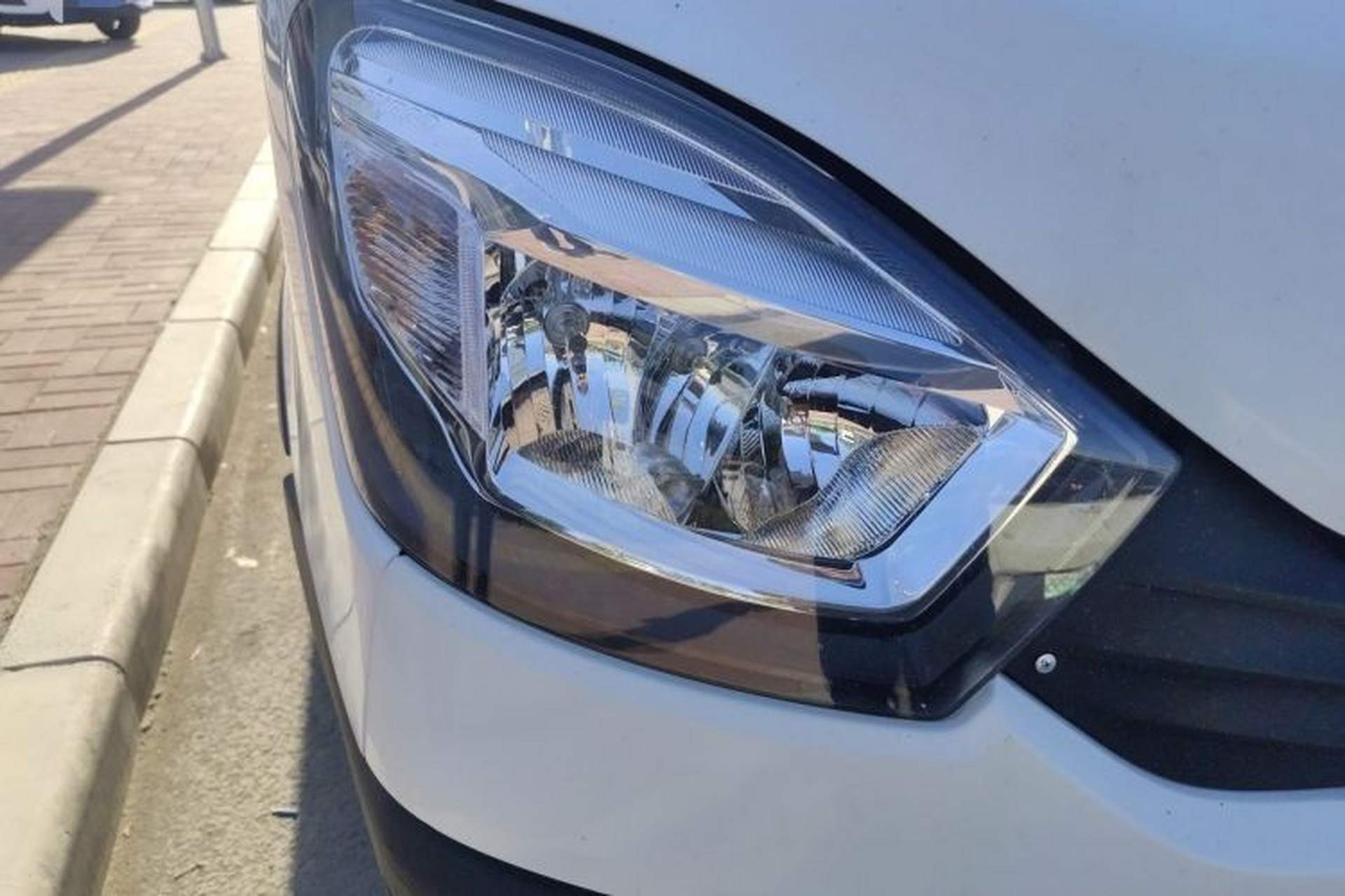 Used Iveco Eurocargo 2021 2.0T Manual Super-Rui Short Wheelbase Low-Roof Side-Hinged Door F1A Right Front Headlight