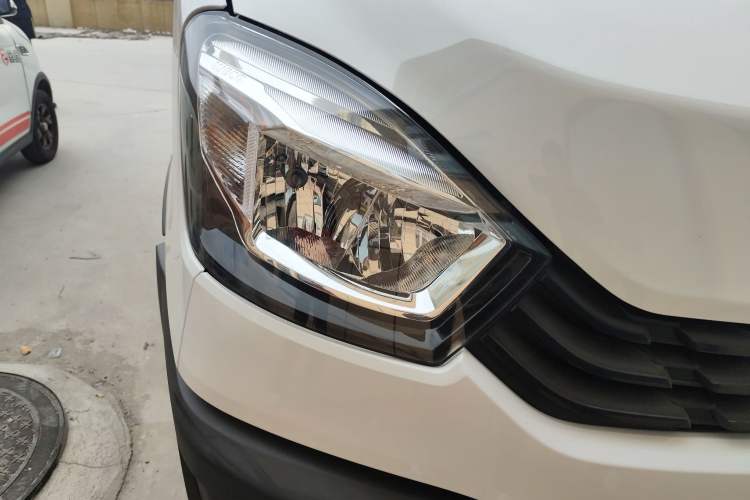Used Iveco Eurocargo 2021 2.0T Manual Super Rui Short Wheelbase Low-Roof Manual Door F1A Right Front Headlight