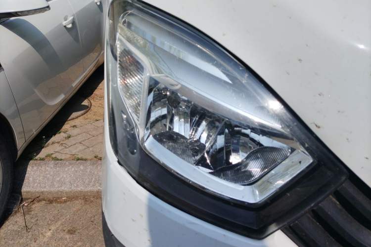 Used Iveco Eurocargo 2021 2.0T Manual Super-Rui Short Wheelbase Low-Roof Side-Hinged Door F1A Right Front Headlight
