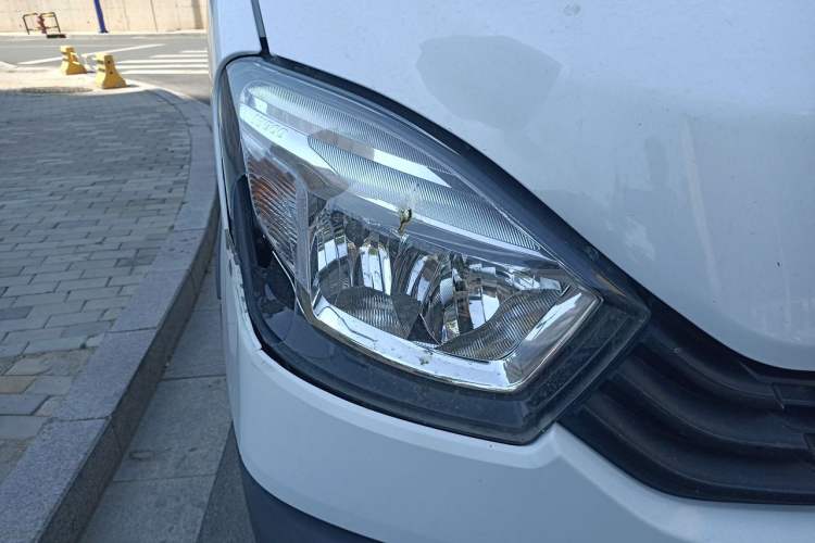 Used Iveco Eurocargo 2021 2.0T Manual Super-Rui Short Wheelbase Low-Roof Side-Hinged Door F1A Right Front Headlight