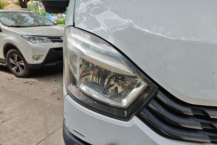Used Iveco Eurocargo 2021 3.0T Automatic Chao Rui Short Wheelbase Low-Roof Side-Sliding Door F1C Right Front Headlight