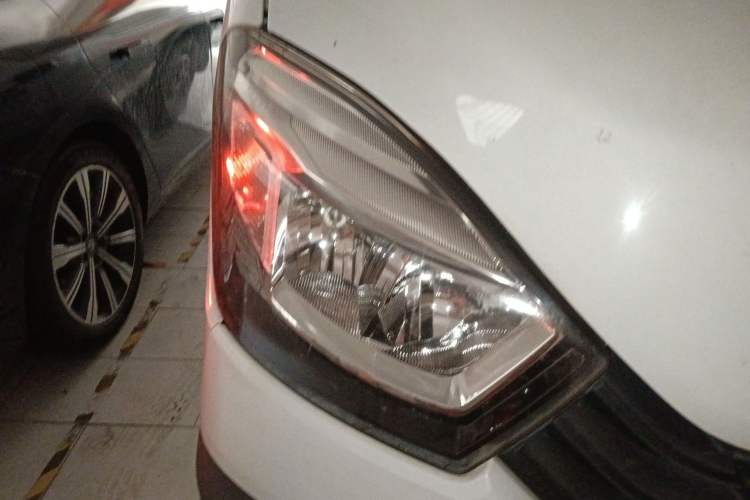 Used Iveco Eurocargo 2021 2.0T Manual Super-Rui Short Wheelbase Low-Roof Side-Hinged Door F1A Right Front Headlight