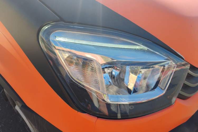 Used Iveco Eurocargo 2021 3.0T Automatic Chao Rui Short Wheelbase Low-Roof Side-Sliding Door F1C Right Front Headlight