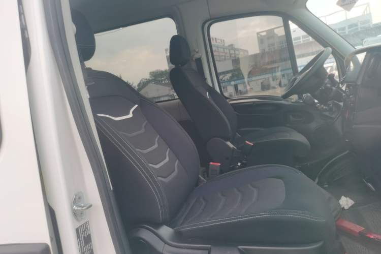 Used Iveco Eurocargo 2021 2.0T Manual Super-Rui Long Wheelbase Short Overhang High Roof Manual Doors F1A Right Front Seat