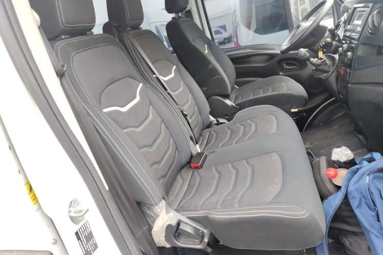 Used Iveco Eurocargo 2021 2.0T Manual Super-Rui Short Wheelbase High-Roof Side-Sliding Door F1A Right Front Seat