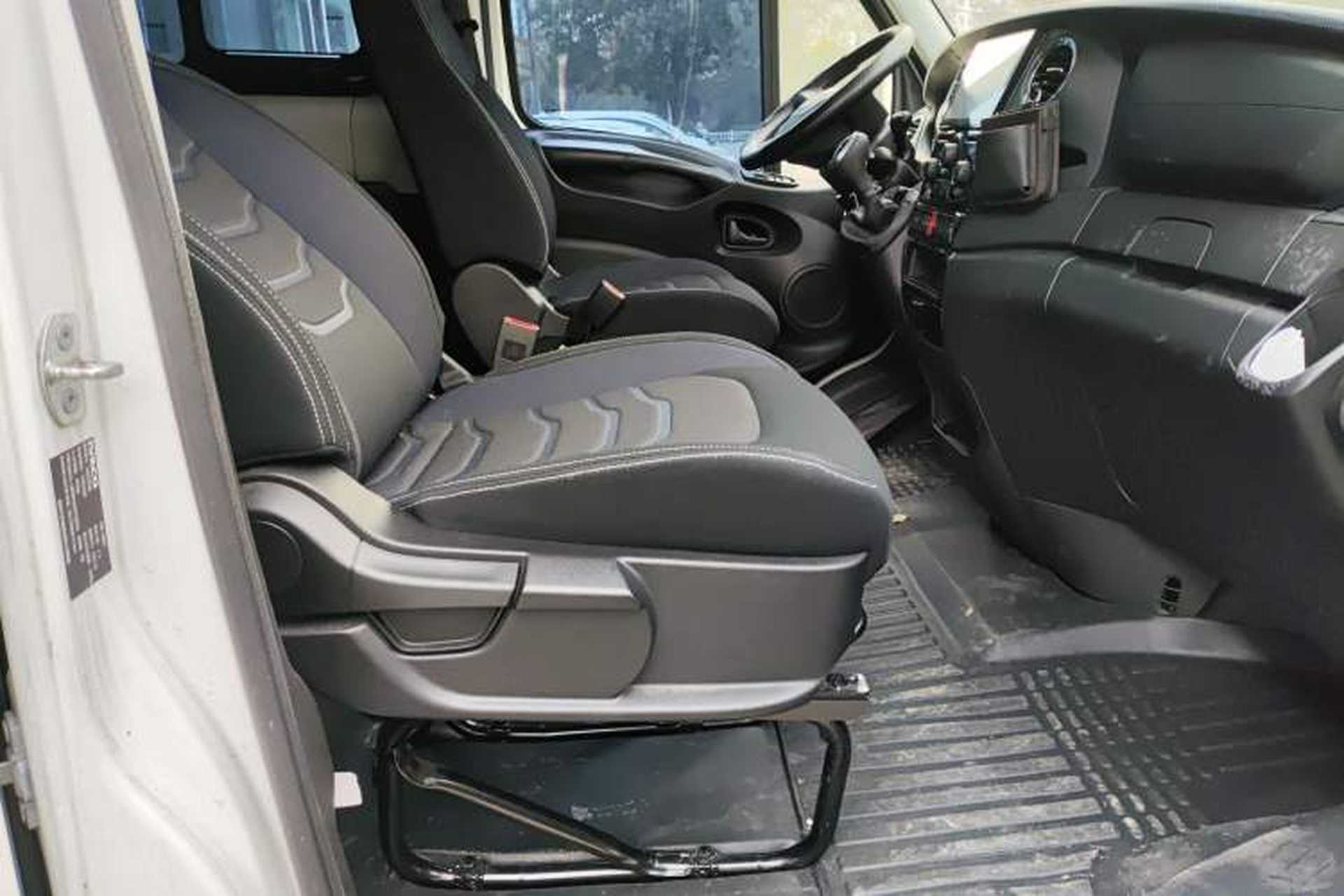 Used Iveco Eurocargo 2021 3.0T Automatic Chao Rui Short Wheelbase Low-Roof Side-Sliding Door F1C Right Front Seat