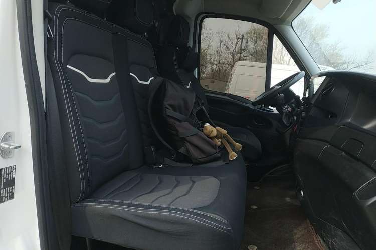 Used Iveco Eurocargo 2021 2.0T Manual - Yunrui Short Wheelbase Low-Roof Side-Sliding Door F1A Right Front Seat