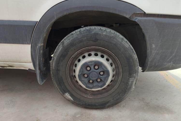 Used Iveco Eurocargo 2021 2.0T Manual Super-Rui Short Wheelbase Low-Roof Side-Hinged Door F1A Right Front Wheel Hub