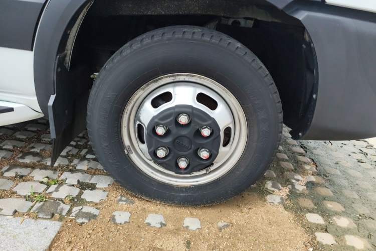 Used Iveco Eurocargo  Right Front Wheel Hub