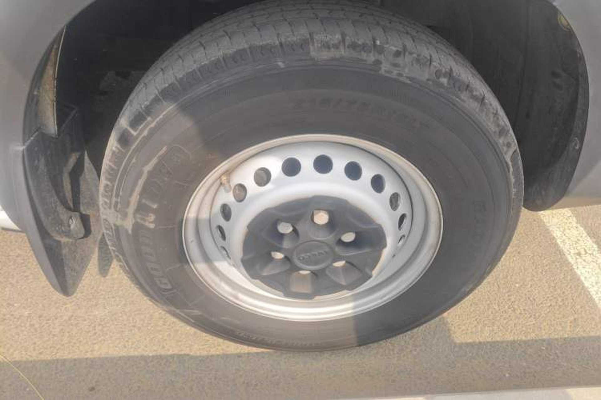 Used Iveco Eurocargo 2021 2.0T Manual Super-Rui Short Wheelbase Low-Roof Side-Hinged Door F1A Right Front Wheel Hub