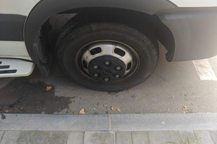 Used Iveco Eurocargo  Right Front Wheel Hub