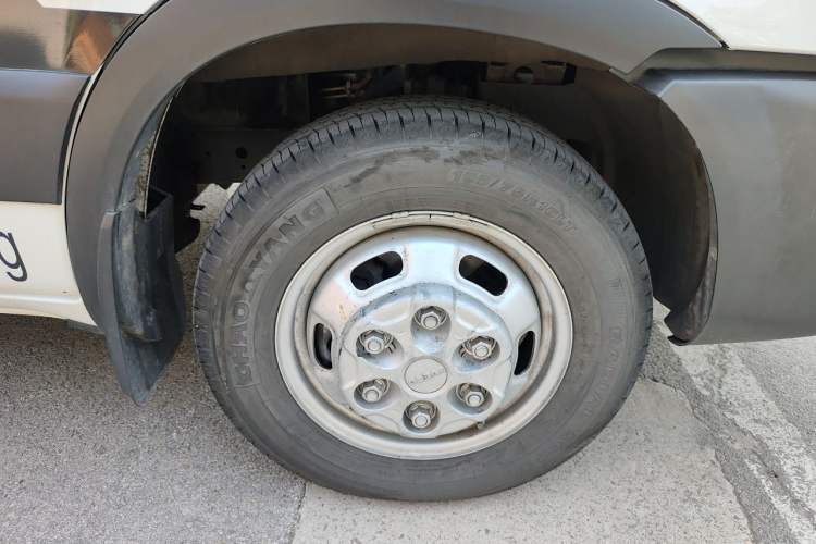 Used Iveco Eurocargo  Right Front Wheel Hub
