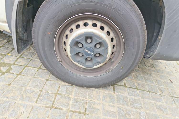 Used Iveco Eurocargo 2021 3.0T Automatic Super-Rui Short Wheelbase Low-Roof Manual-Door F1C Right Front Wheel Hub