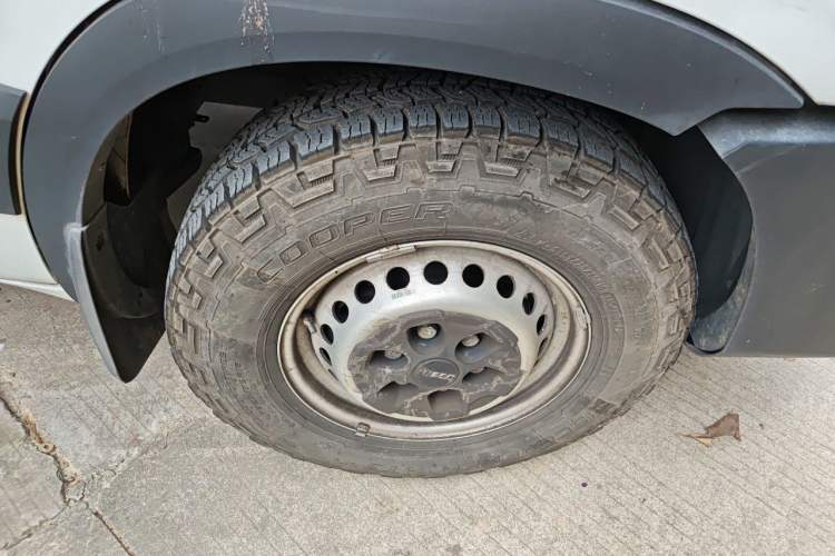 Used Iveco Eurocargo 2021 3.0T Automatic Chao Rui Short Wheelbase Low-Roof Side-Sliding Door F1C Right Front Wheel Hub