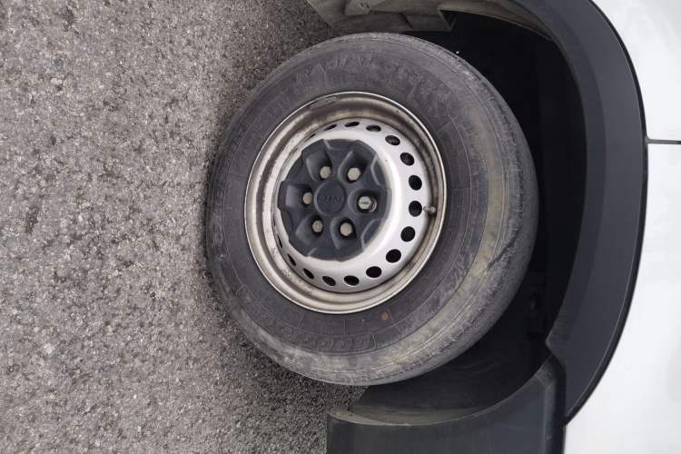 Used Iveco Eurocargo 2021 2.0T Manual Super-Rui Short Wheelbase Low-Roof Side-Hinged Door F1A Right Front Wheel Hub