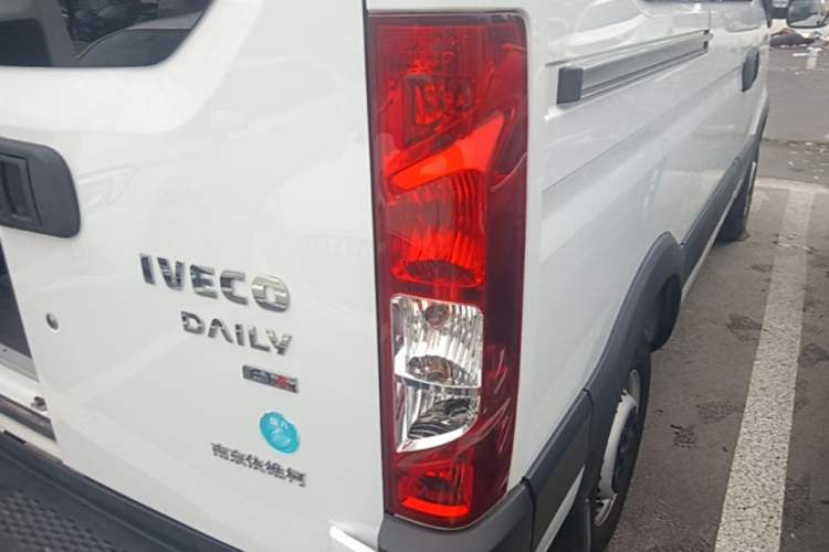 Used Iveco Eurocargo 2021 2.0T Manual Super-Rui Short Wheelbase Low-Roof Side-Hinged Door F1A Right Rear Taillight