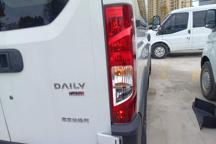Used Iveco Eurocargo 2021 2.0T Manual Super-Rui Short Wheelbase High-Roof Side-Sliding Door F1A Right Rear Taillight