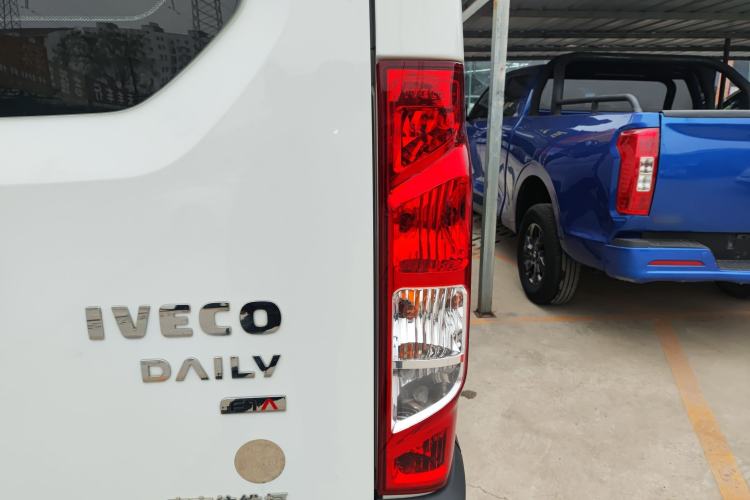 Used Iveco Eurocargo 2021 2.0T Manual Super Rui Long Wheelbase Short Overhang High Roof Side-Sliding Door F1A Right Rear Taillight