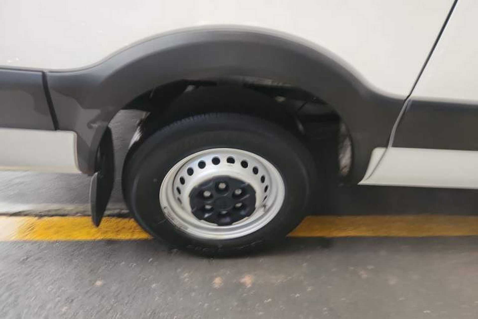 Used Iveco Eurocargo 2021 2.0T Manual Super-Rui Short Wheelbase High-Roof Side-Sliding Door F1A Right Rear Wheel Hub