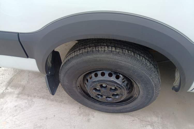 Used Iveco Eurocargo 2021 2.0T Manual Super-Rui Short Wheelbase High-Roof Side-Sliding Door F1A Right Rear Wheel Hub