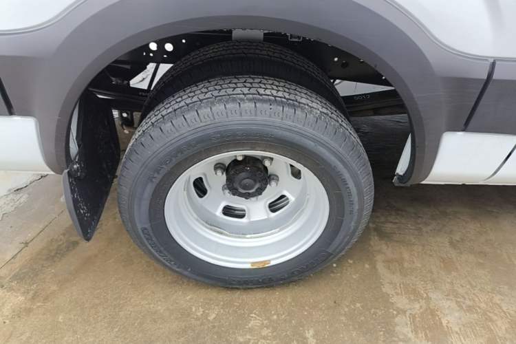 Used Iveco Eurocargo 2021 2.0T Manual Super-Rui Long Wheelbase Short Overhang High Roof Manual Doors F1A Right Rear Wheel Hub