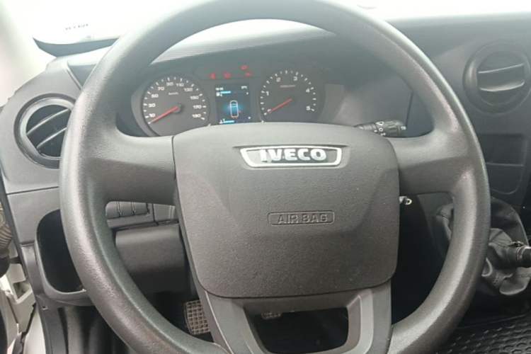 Used Iveco Eurocargo 2021 2.0T Manual Super-Rui Short Wheelbase Low-Roof Side-Hinged Door F1A Steering Wheel