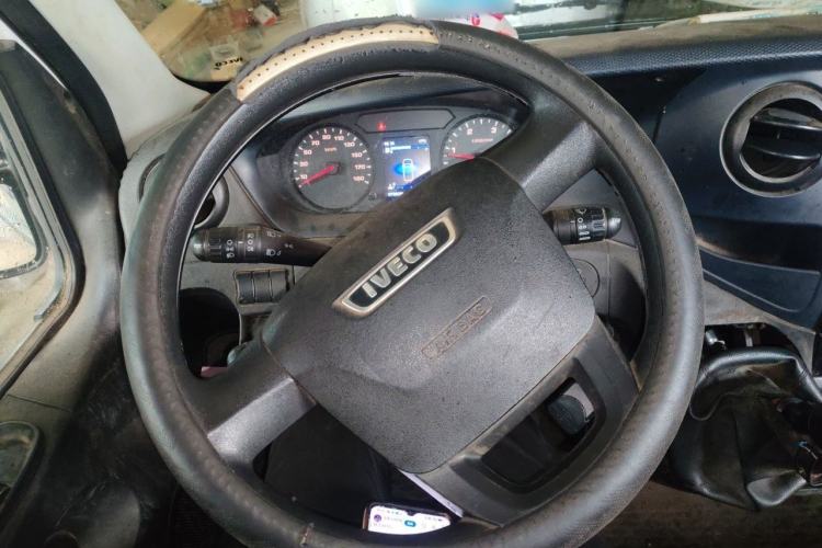 Used Iveco Eurocargo 2021 2.0T Manual Super Rui Long Wheelbase Short Overhang High Roof Side-Sliding Door F1A Steering Wheel