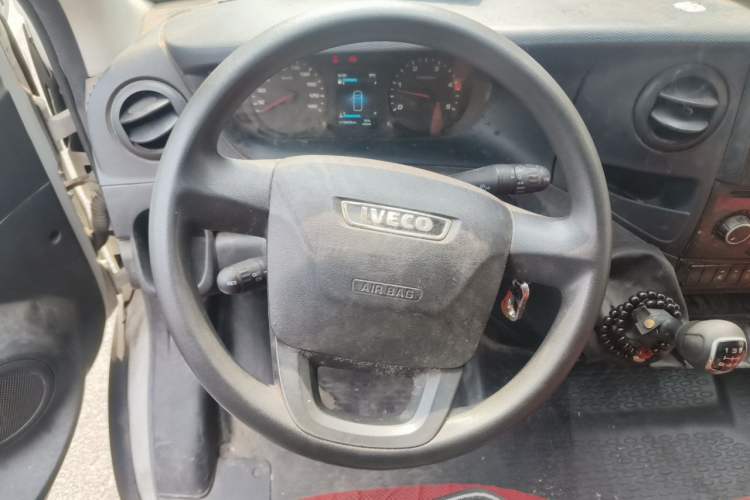 Used Iveco Eurocargo 2021 2.0T Manual Super Rui Long Wheelbase Short Overhang High Roof Side-Sliding Door F1A Steering Wheel