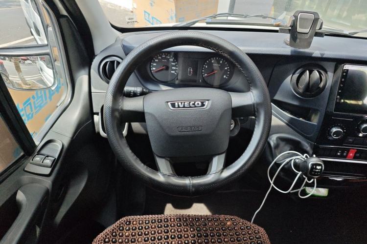 Used Iveco Eurocargo 2021 2.0T Manual Super-Rui Short Wheelbase High-Roof Side-Sliding Door F1A Steering Wheel