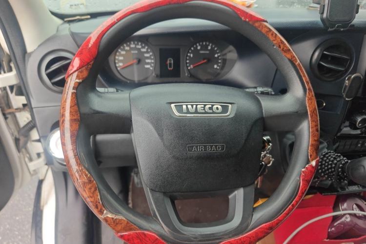 Used Iveco Eurocargo 2021 2.0T Manual Super Rui Long Wheelbase Short Overhang High Roof Side-Sliding Door F1A Steering Wheel