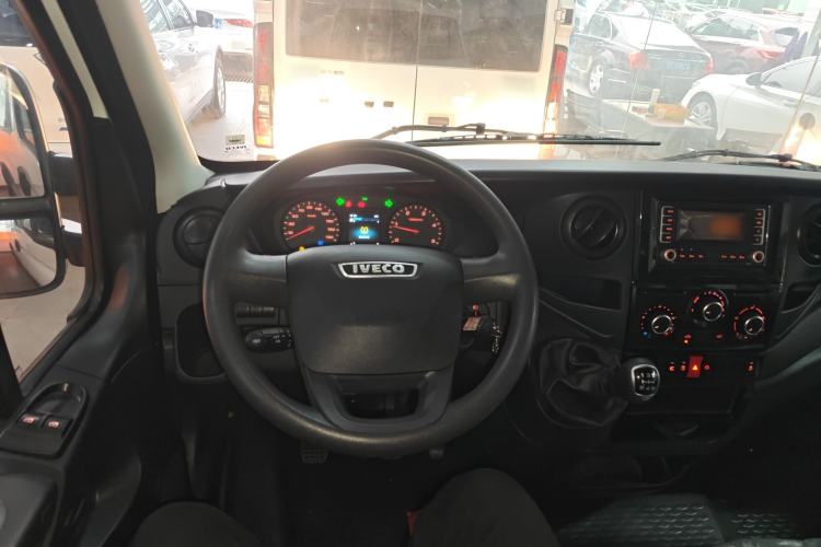 Used Iveco Eurocargo 2021 2.0T Manual Super-Rui Short Wheelbase High-Roof Side-Sliding Door F1A Steering Wheel