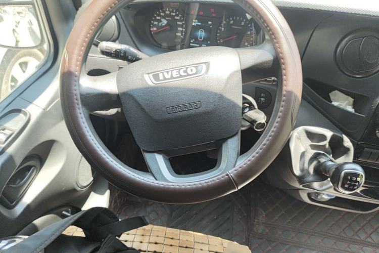 Used Iveco Eurocargo 2021 2.0T Manual Super Rui Long Wheelbase Short Overhang High Roof Side-Sliding Door F1A Steering Wheel