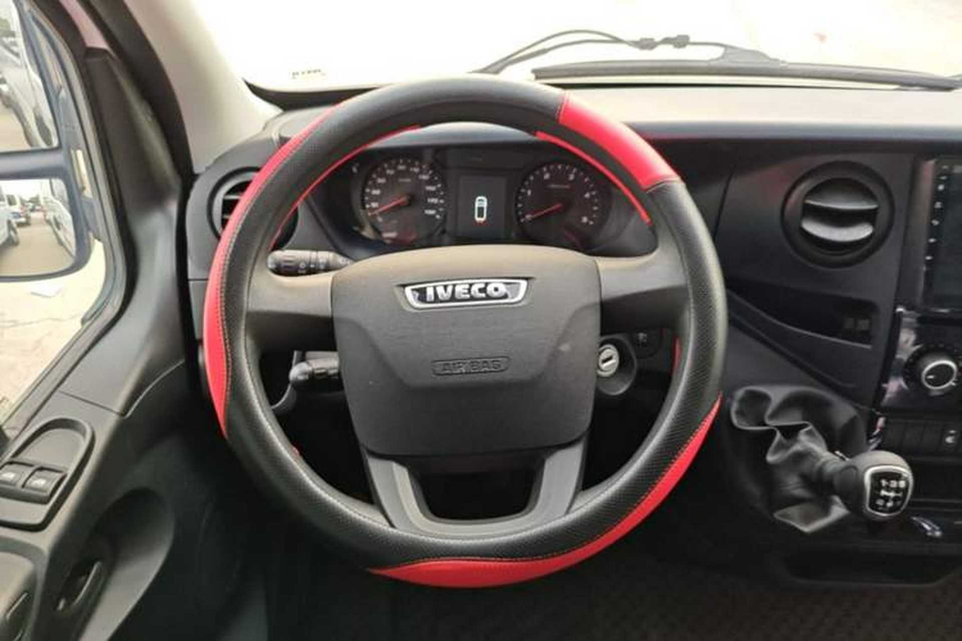 Used Iveco Eurocargo 2021 2.0T Manual Super Rui Long Wheelbase Short Overhang High Roof Side-Sliding Door F1A Steering Wheel
