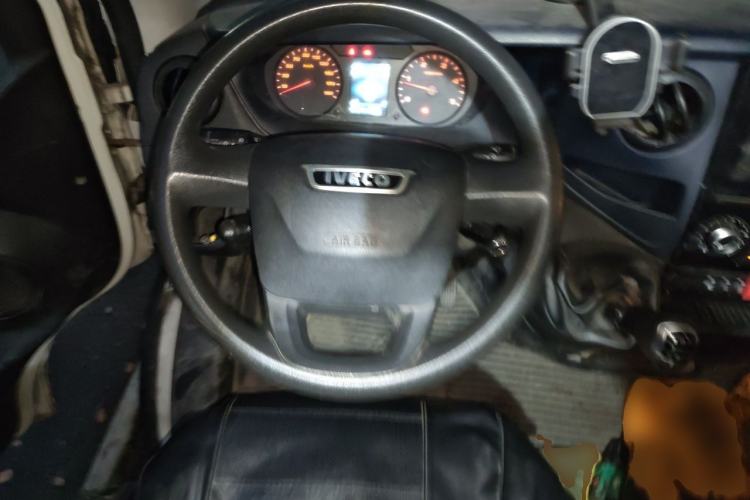 Used Iveco Eurocargo 2021 2.0T Manual Super Rui Long Wheelbase Short Overhang High Roof Side-Sliding Door F1A Steering Wheel