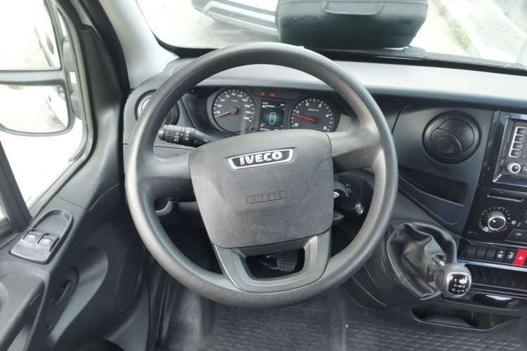 Used Iveco Eurocargo 2021 2.0T Manual Super Rui Long Wheelbase Short Overhang High Roof Side-Sliding Door F1A Steering Wheel