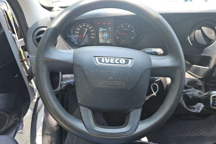 Used Iveco Eurocargo 2021 2.0T Manual Super-Rui Short Wheelbase High-Roof Side-Sliding Door F1A Steering Wheel